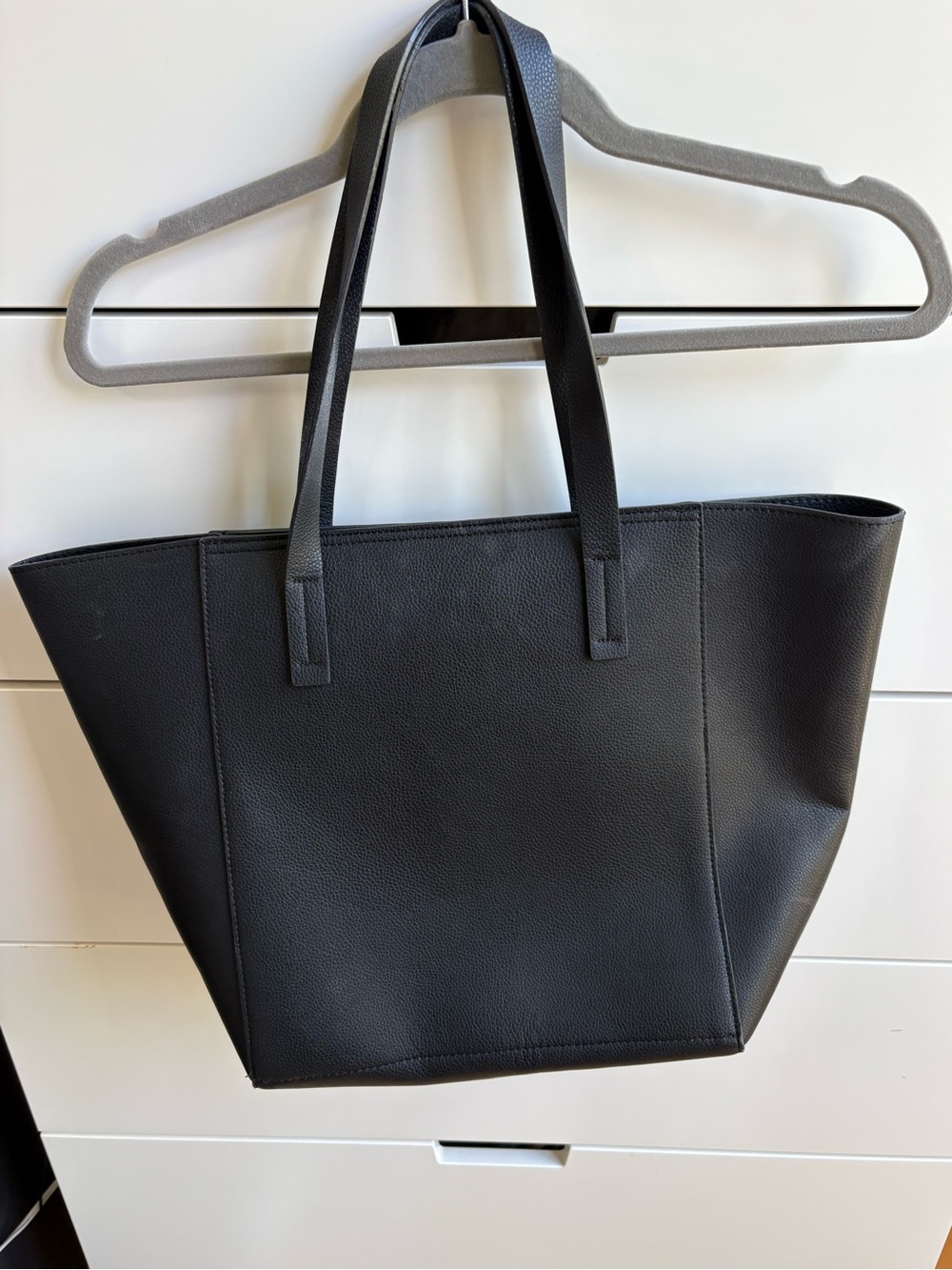 Classic Black Tote Bag - Minimal pleather-Look Carryall